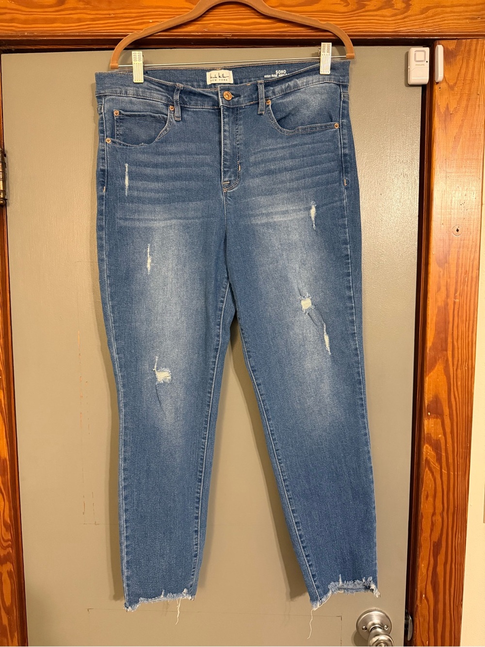 Nicole Miller high waisted Medium Blue Distressed Jeans